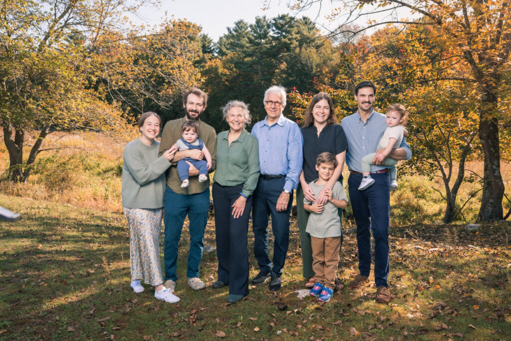9 people (two grandparents, 4 adults, 3 grandkids) in an extended family photo taken in Lincoln, MA by photographer Corey Flint